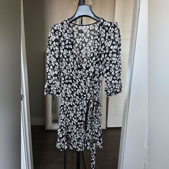 Reformation Zoe Wrap Dress in Nicole Size S - Picture 2 of 5